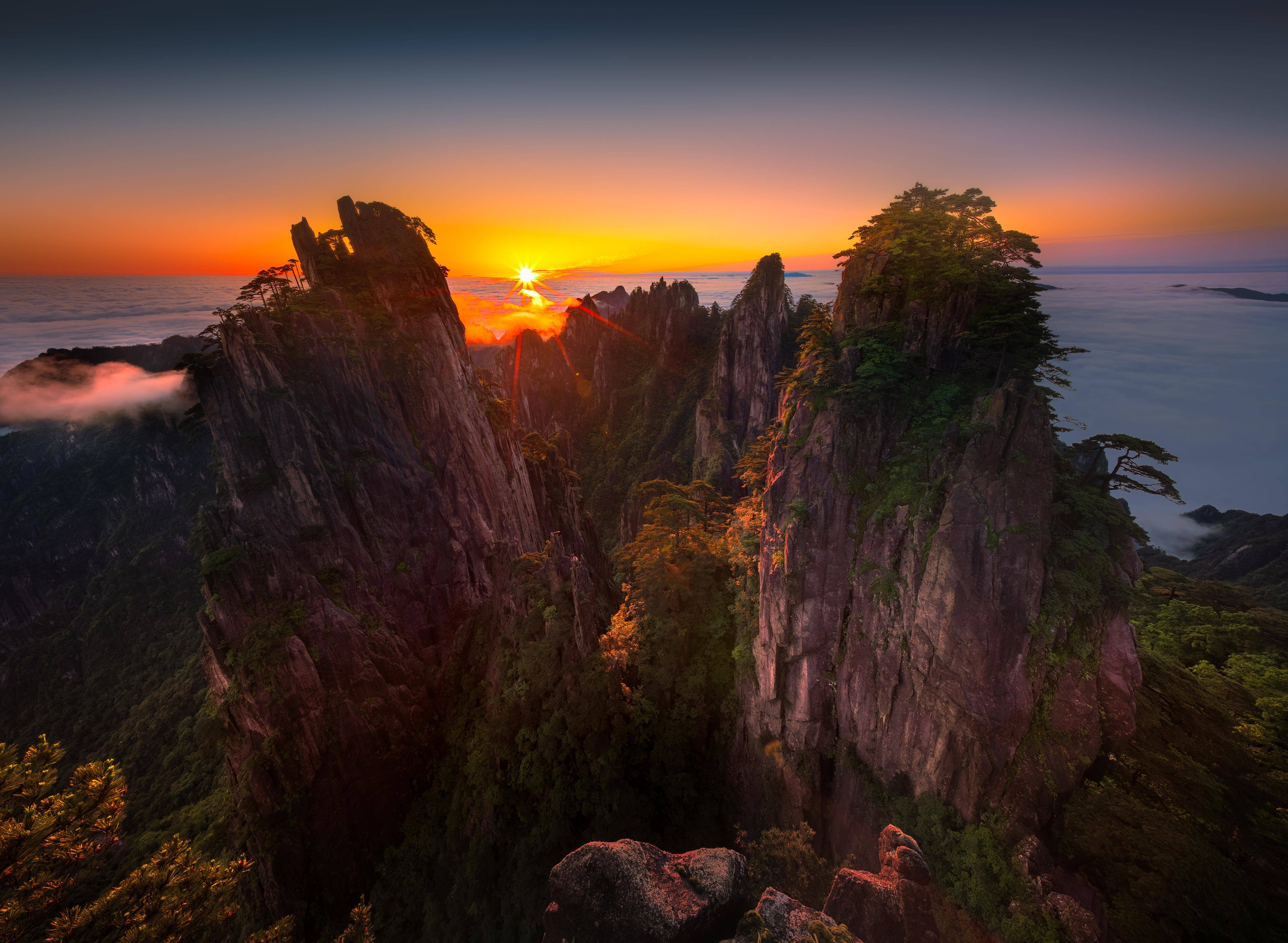 3-Day Huangshan & Hongcun: Mountains, Mist & Ancient Villages