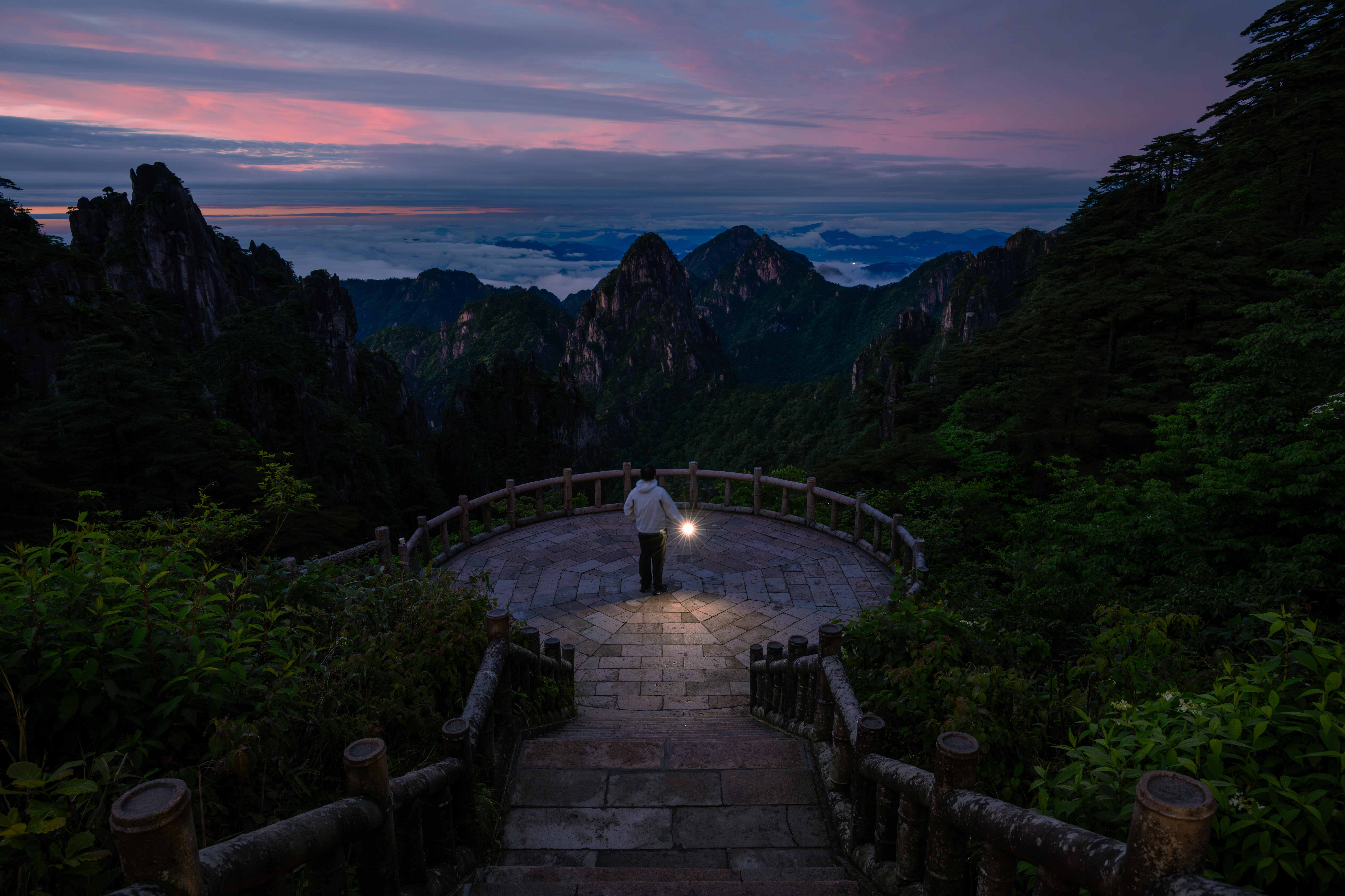 3-Day Huangshan & Hongcun: Mountains, Mist & Ancient Villages